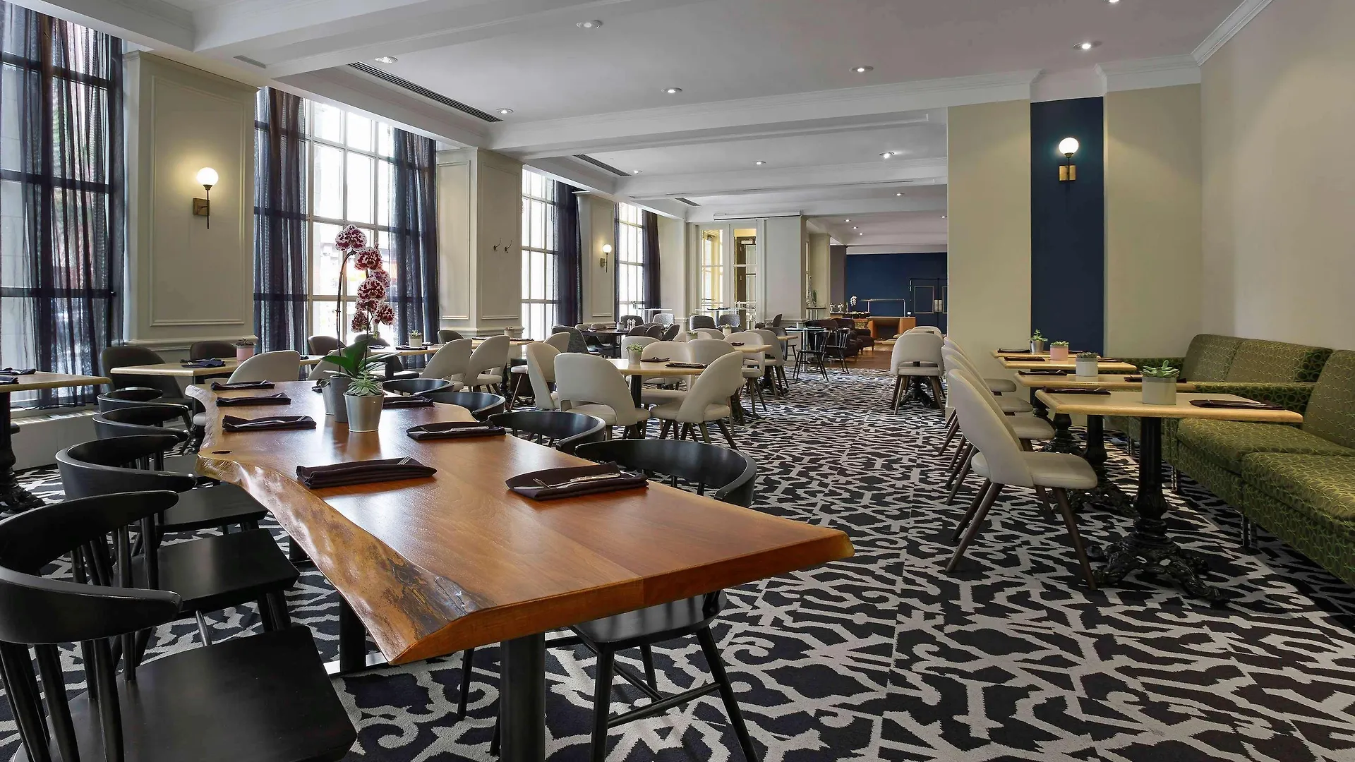 The Novotel Toronto Centre 4*,  Kanada